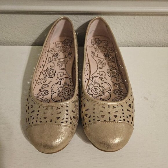 EUC Women's Mootsies Tootsies Antique Gold Scroll Flats, Size 10M - Picture 1 of 5